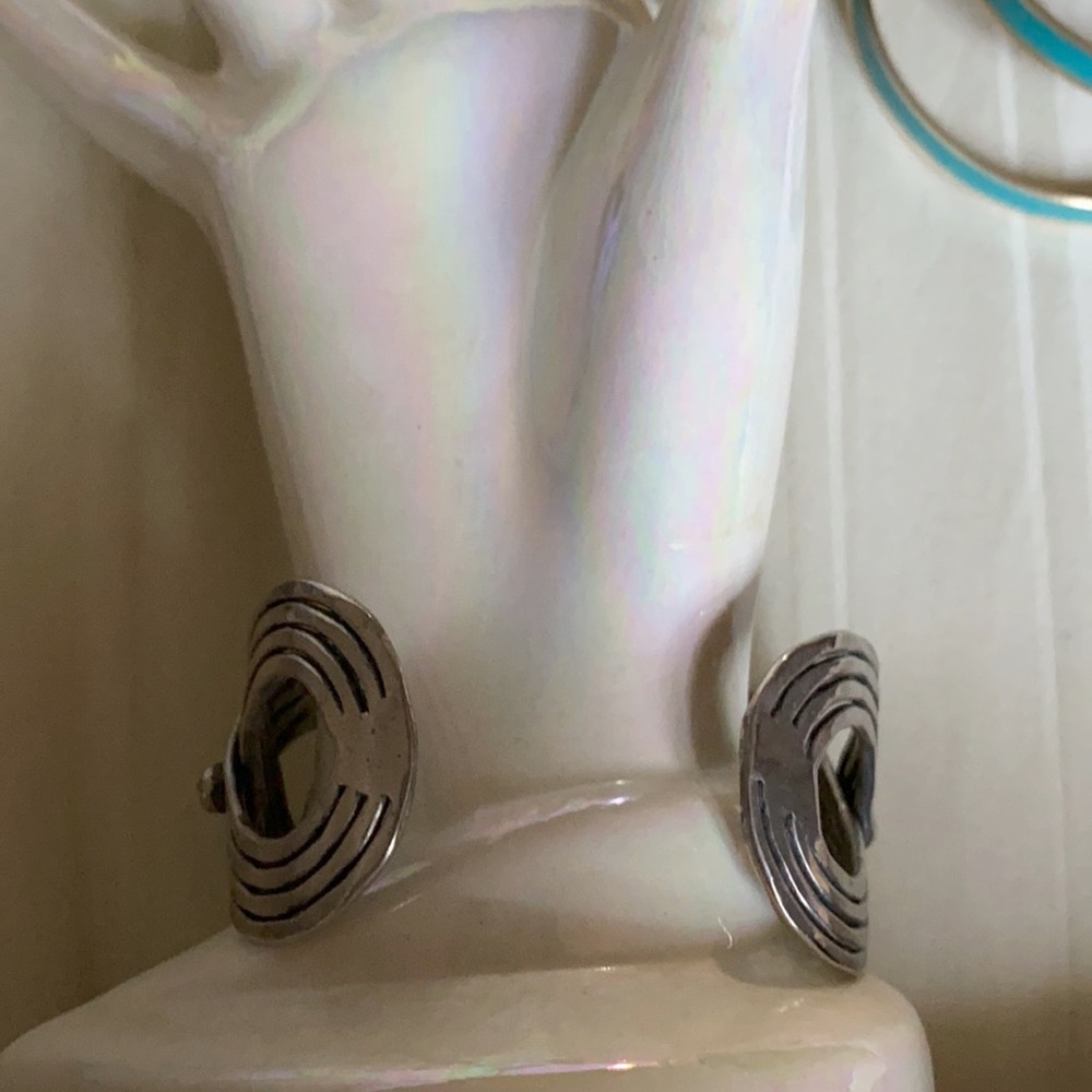 Unusual Retro, Art Deco design bracelet or wide multi-stranded silver-tone cuff. - Picture 9 of 16